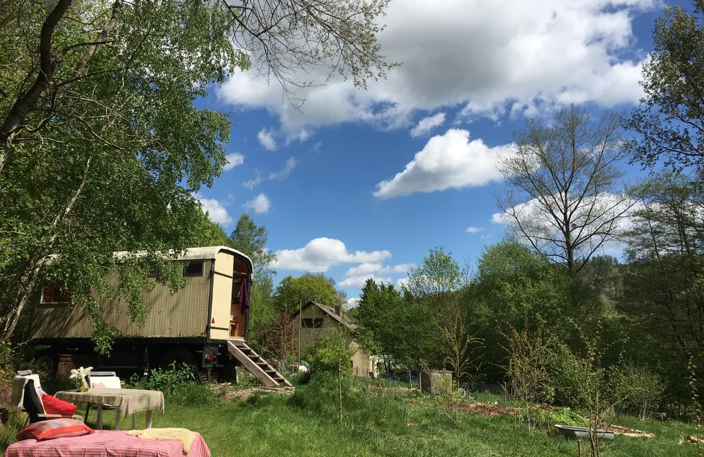 Urlaub in den Bergen Kuscheliger Muckelwagen im Wildgarten 2