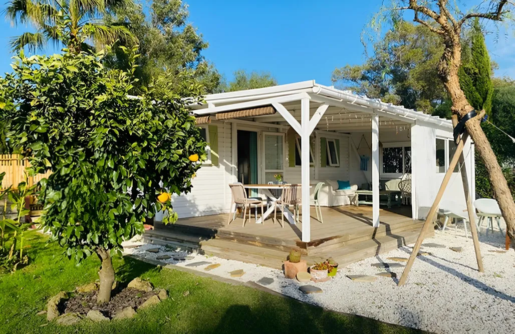 Acogedora casa móvil con una preciosa terraza AlohaCamp