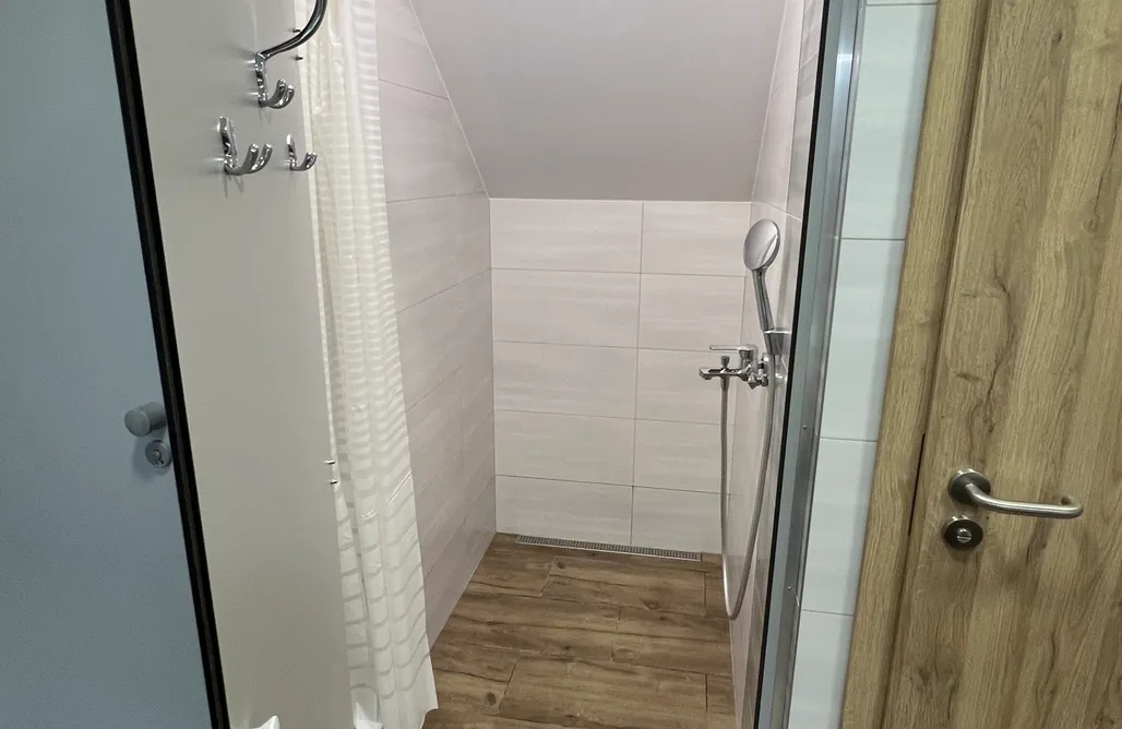 AlohaCamp Velo Hostel Campers & Bikes 4