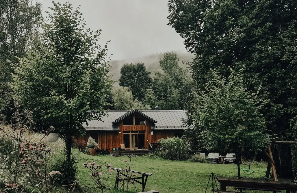 Luxury Glamping Lotna Pszczoła dom nad strumykiem z balią pod gwiazdami 3