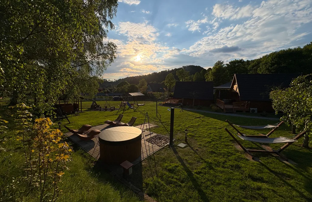 noclegi AlohaCamp Domki u OIi - strefa relaksu z balią 4