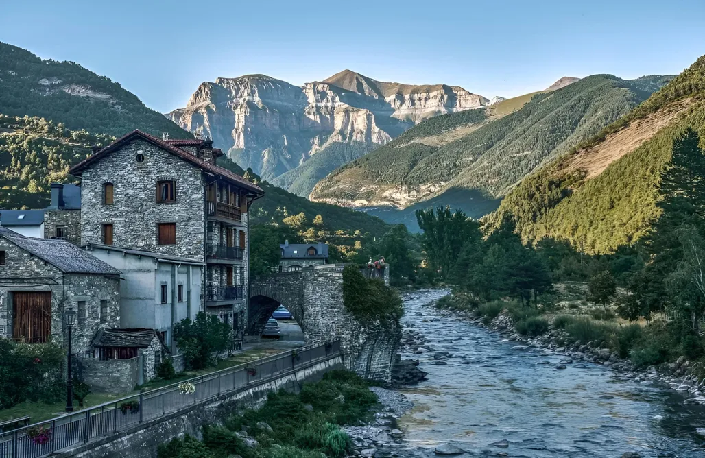 Garriguella- Roses – Pool Costa Brava House AlohaCamp