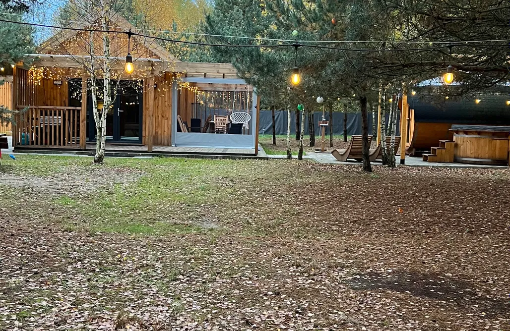 ubytovanie AlohaCamp Leśna Ostoja-domek z prywatną sauną i balią w ogrodzie  4