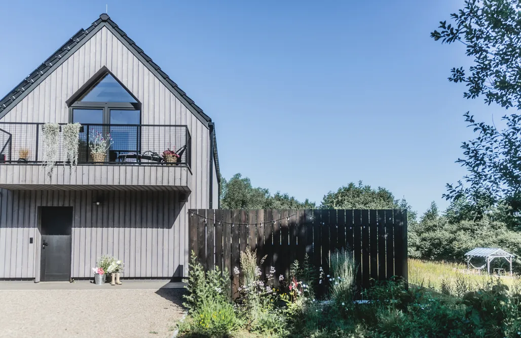 Sommerurlaub Mit Kindern Dzikie Pole – stimmungsvolles Haus mit Badefass im Grünen 1