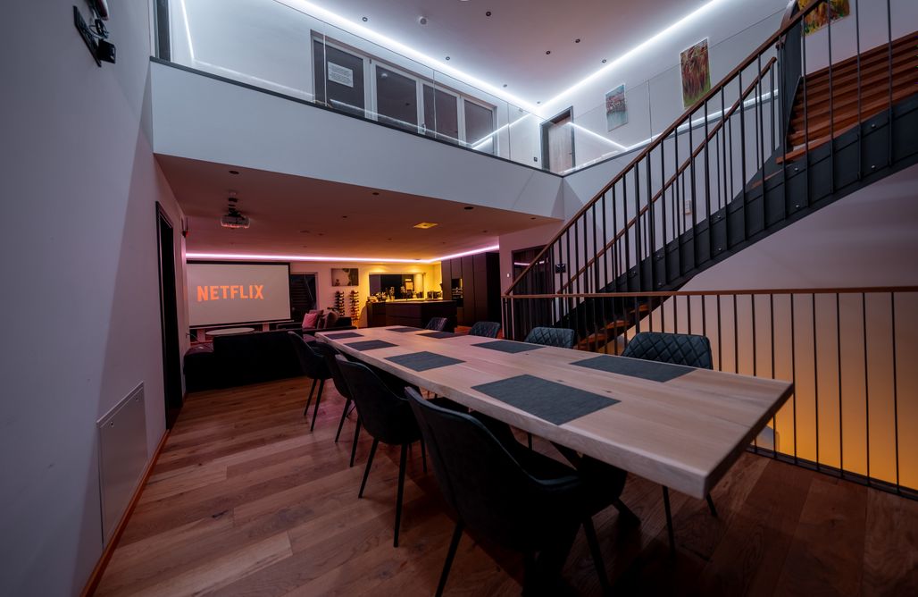 hebergement AlohaCamp Moderne Villa mit Whirlpool und Heimkino 3