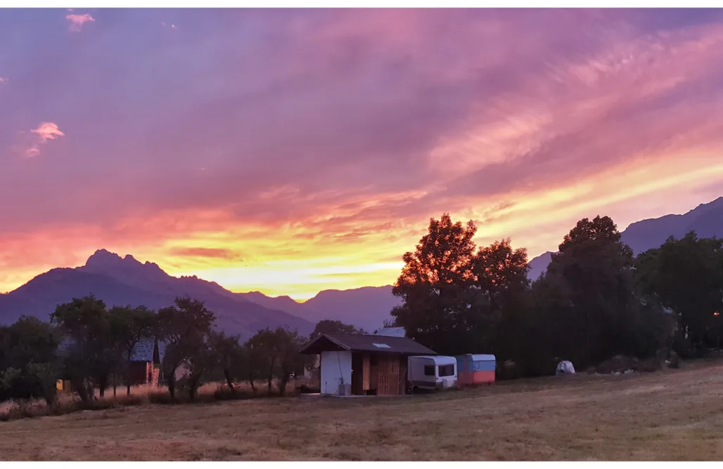 Étoiles filantes 2026 💫 Pas de Côté - camping chez l'habitant 3
