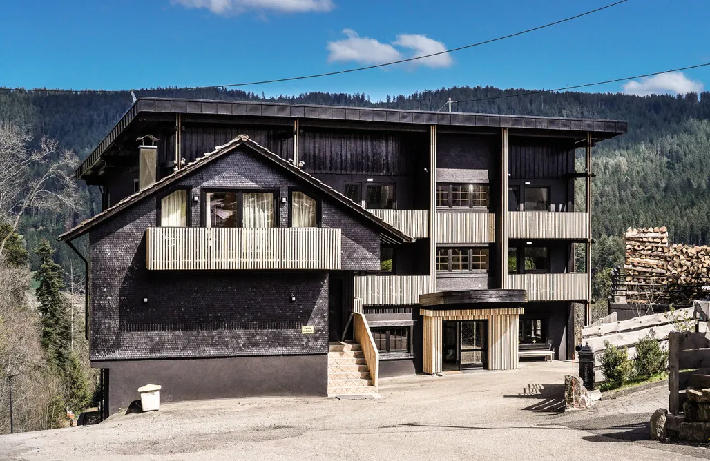 „Black to the Woods Hideway Resort“ & Workation AlohaCamp