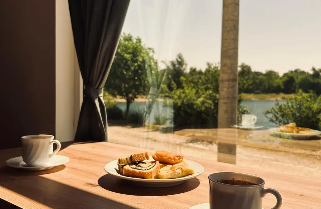 Hébergement AlohaCamp Lotus Apartment on the Lake 5