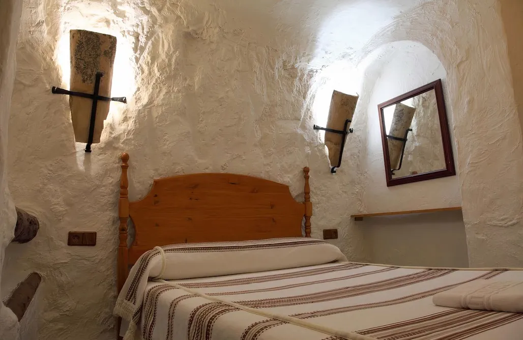 AlohaCamp Cuevas Atalaya 4 people 4