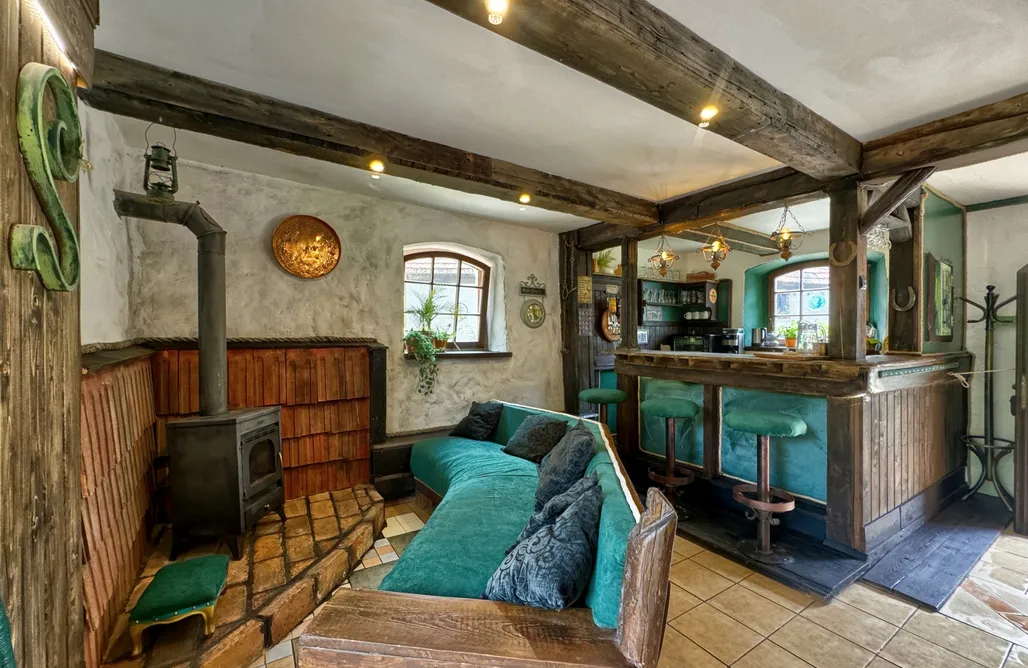 Fajne Wczasy Historyczny Domek z Sauną, Pubem i Tarasem nad Rzeką 3