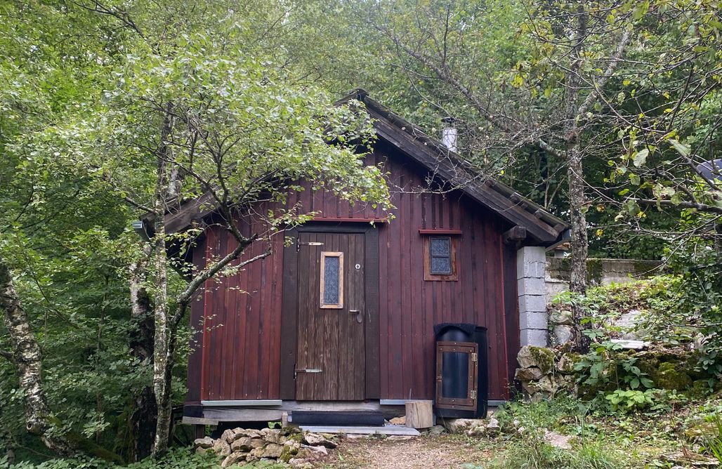 AlohaCamp Elevated Tree Tent Experience (2 Guests) 1