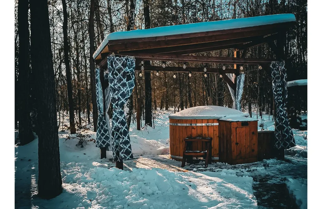 Jurty i namioty w lesie KotfaLas. Glamping - Świętokrzyskie  AlohaCamp