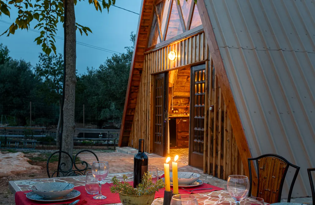 alojamientos AlohaCamp Tierra de Arte - Casa del Árbol, Cabaña Triángulo y Carromato de Circo 5