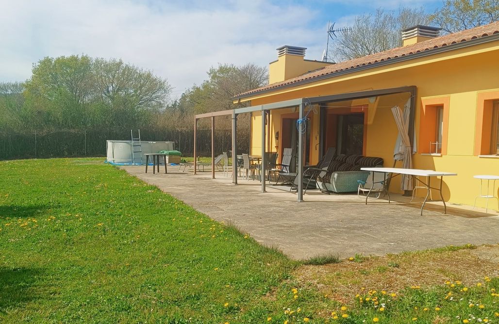 alojamientos AlohaCamp My Reyna, casa con jardín y piscina para 8 personas en Lada 4