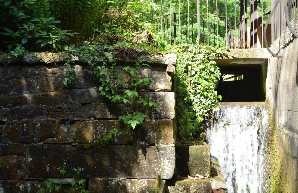 Glamping NRW Historische Wassermühle mit Wasserfall 3