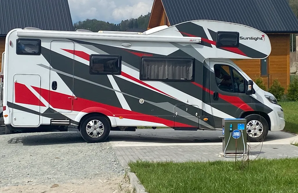 noclegi AlohaCamp Kamperowa Kudowa | Camper & Trailer Park 5