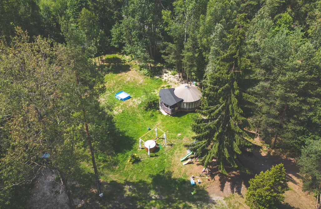 Jurty i namioty w lesie KotfaLas. Glamping - Świętokrzyskie  AlohaCamp