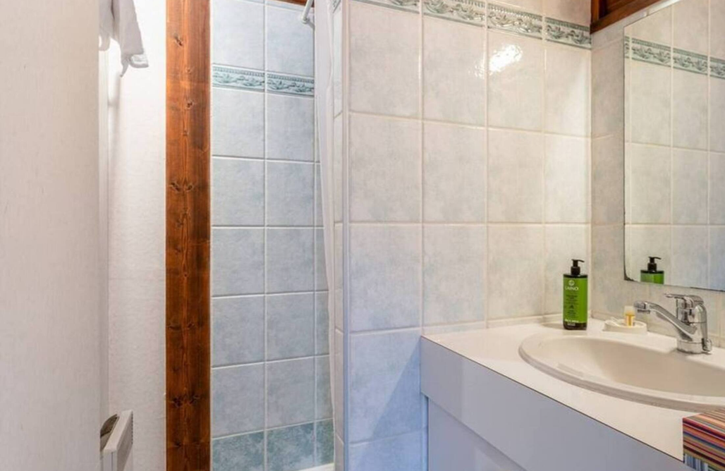 AlohaCamp La Sauffaz- Villa with a pool. 1