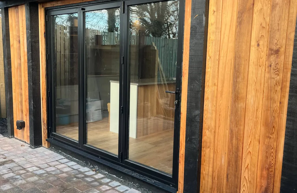 alojamientos AlohaCamp Luxurious Riverside Lodge 5