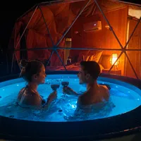Michał gospodarz Luxury Glamping z  prywanym jacuzzi - SPA  przy rzece