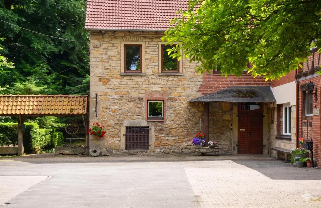 Glamping NRW Historische Wassermühle mit Wasserfall 2