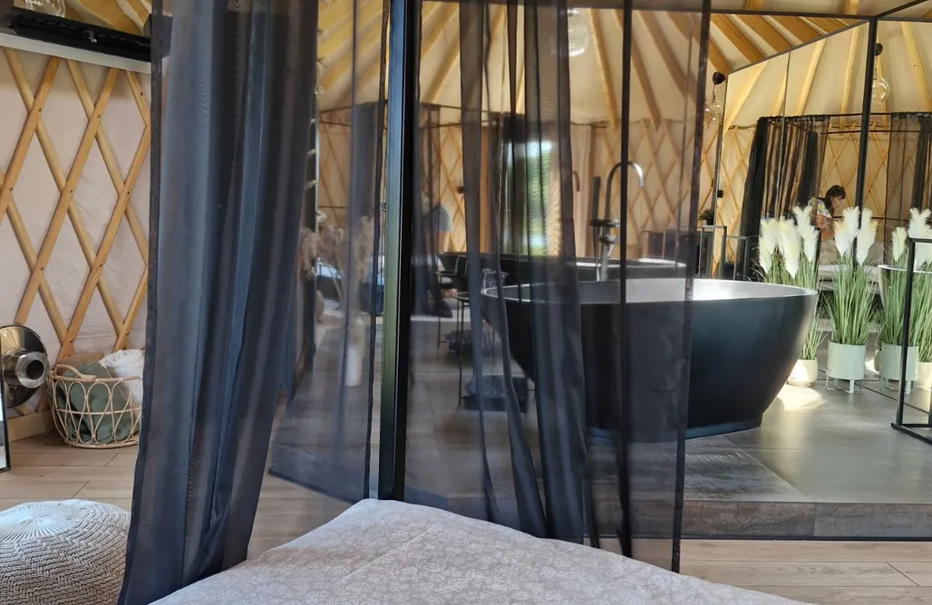 alojamientos AlohaCamp Jurta Irys Glamping  1