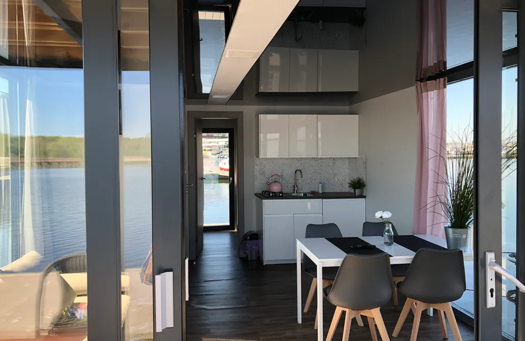 AlohaCamp Dom na wodzie Morgan 4 3