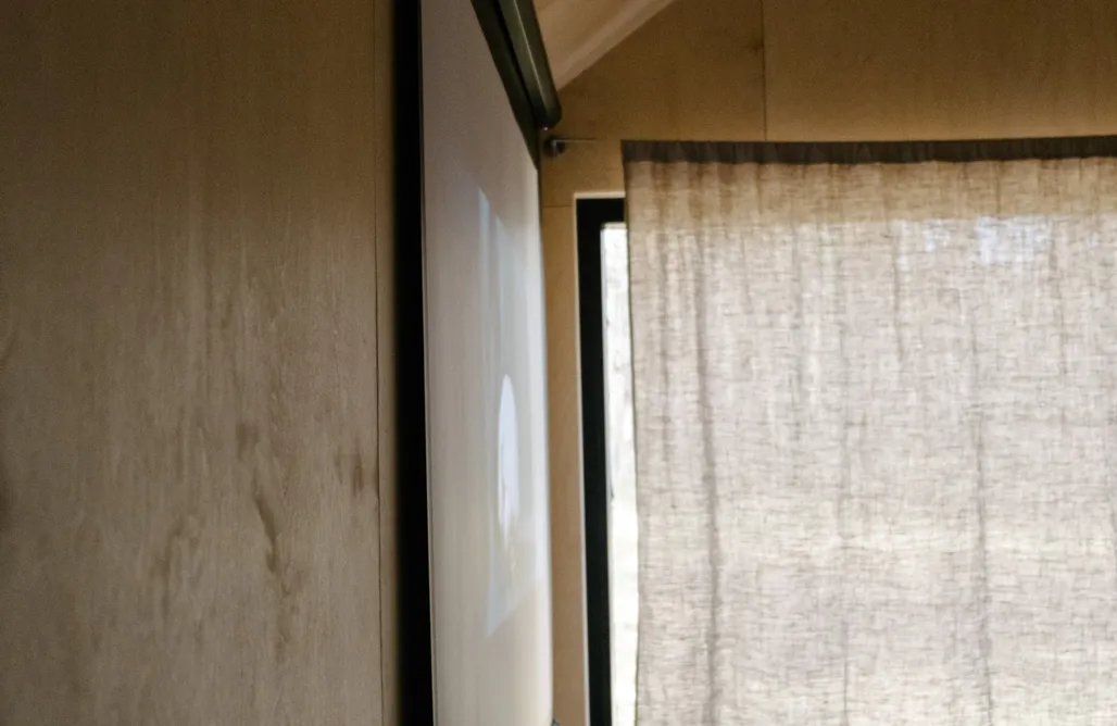 noclegi AlohaCamp UKOI Mikrokino w młodym lesie - mały domek z kinem - Kręgi k. Wyszkowa 1