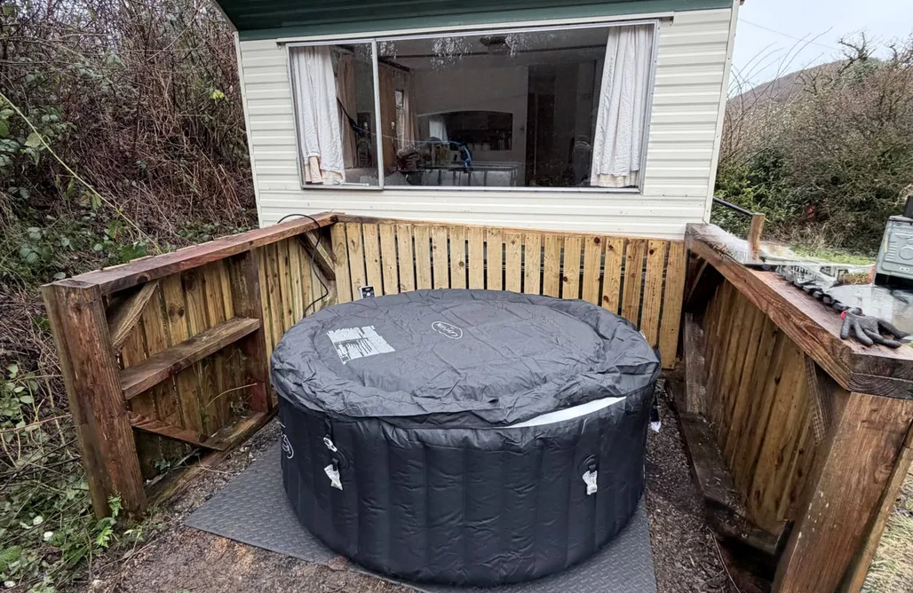 AlohaCamp accommodation Hot Tub-The Cosy Cwtch 1