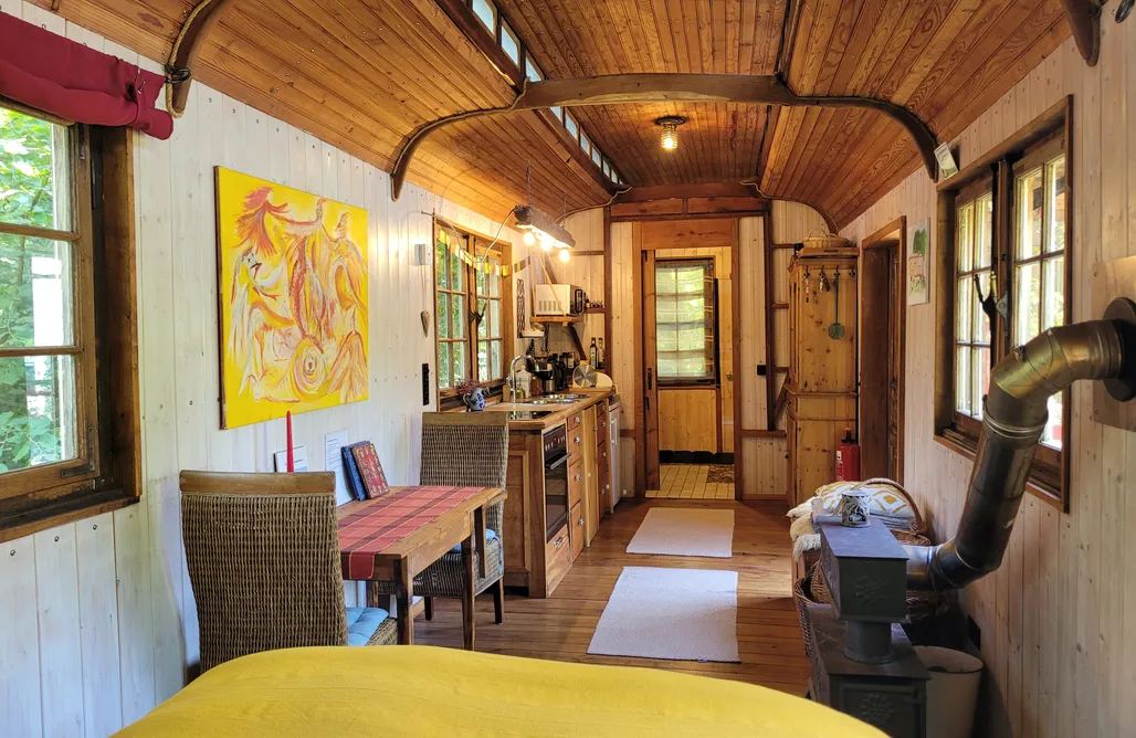 AlohaCamp accommodation Historischer Zirkuswagen "Sternenhimmel" mit Sauna 4