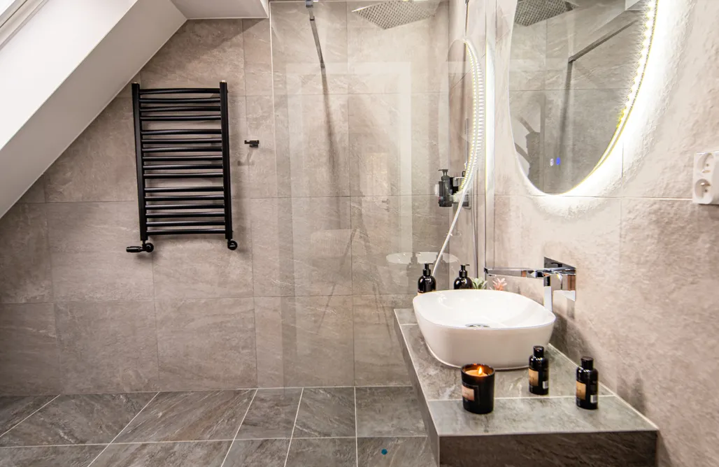 AlohaCamp Sowa Hill SPA | Pokój 302 – widok na Góry Sowie, jacuzzi & sauna 1