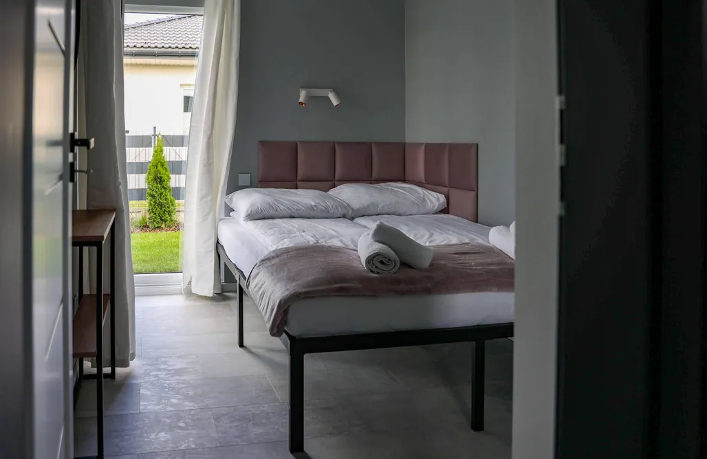 Hel noclegi z psem Jej i Jego - Eleganckie domki z balią na wyłączność 1