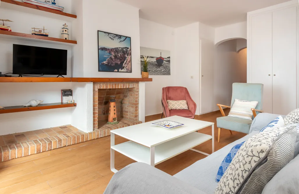 Alojamiento en Agullana I Apartamento frente al mar en playa Tamariu 1