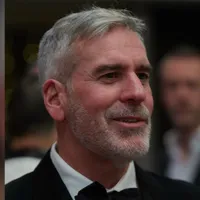 Paul host Chez Quiet, Chez Qalm, Chez Que4