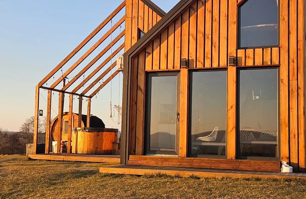 AlohaCamp Domki pół na pół 1