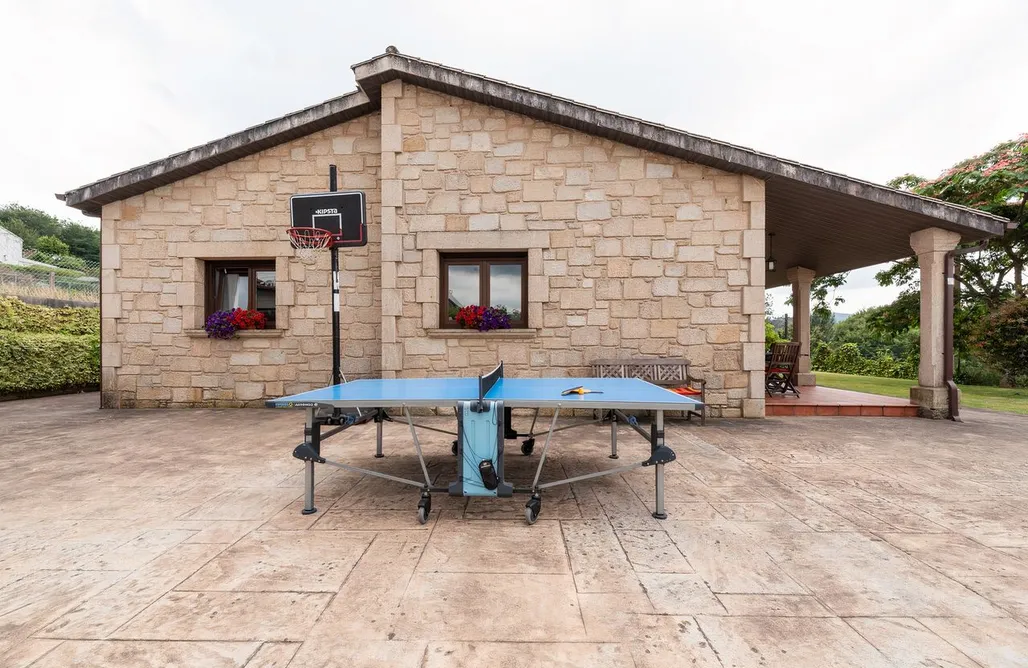 noclegi AlohaCamp Casa con Piscina A Pedriña 5