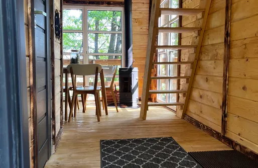 Zdjęcie obiektu Stodoła na drzewach