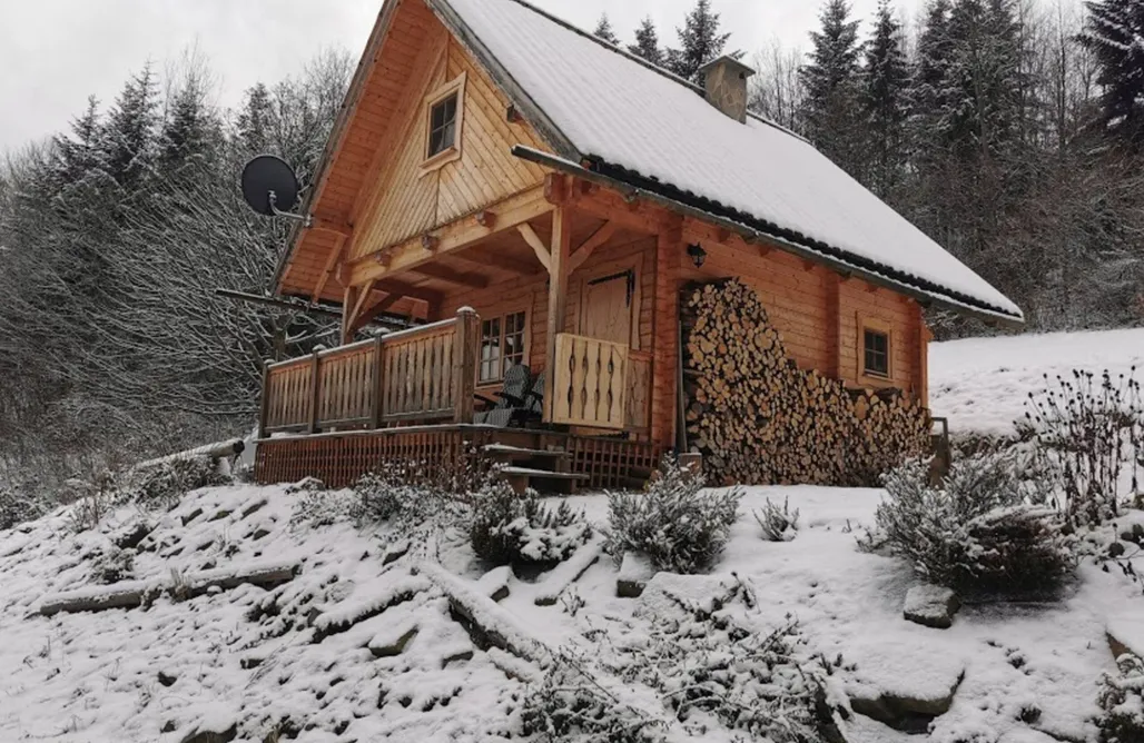 AlohaCamp Wooden Cabin 1