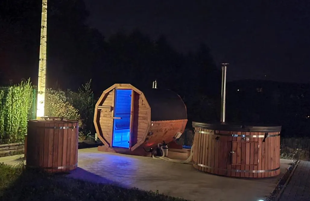 Katowice Noclegi ArPioNa dom nad jeziorem z jacuzzi, sauną i placem zabaw 1