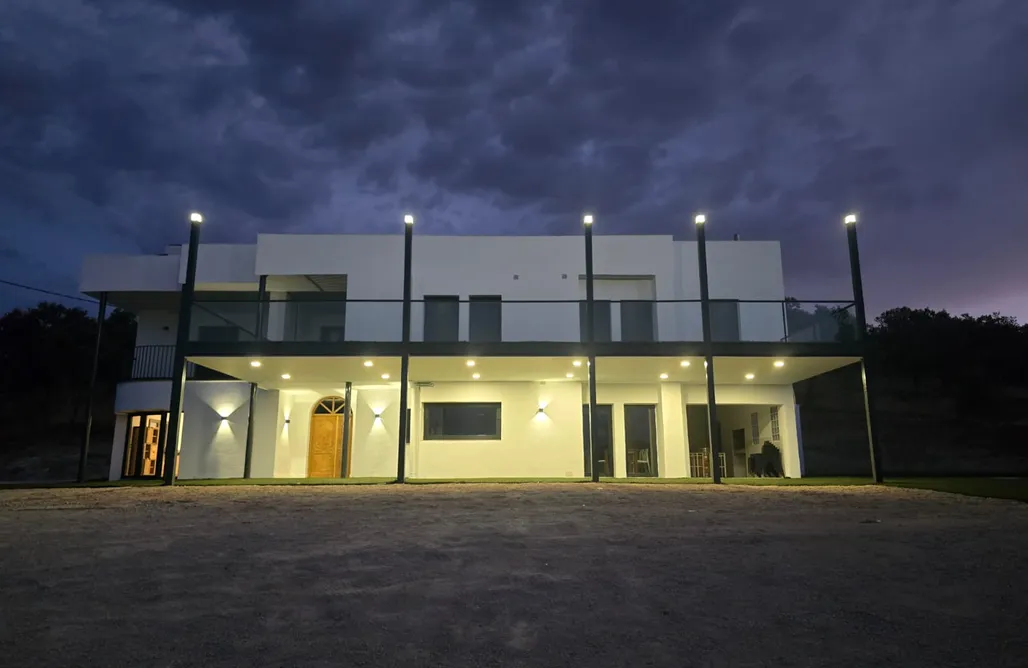 Hotel con Piscina Privada Madrid The White House 3