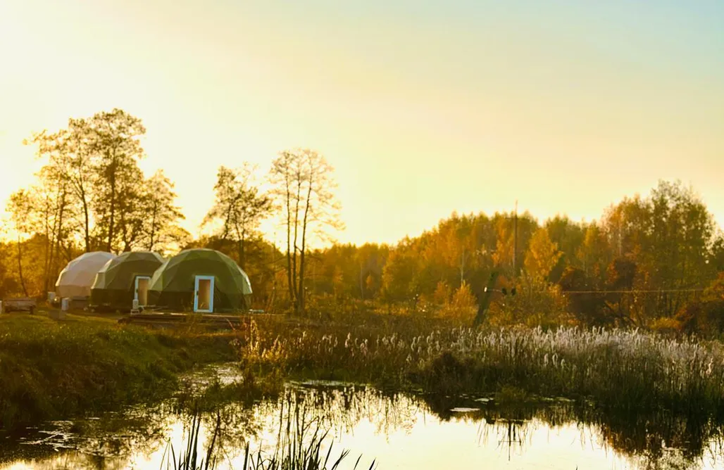 AlohaCamp Glamp przy rzece z premium jacuzzi  2