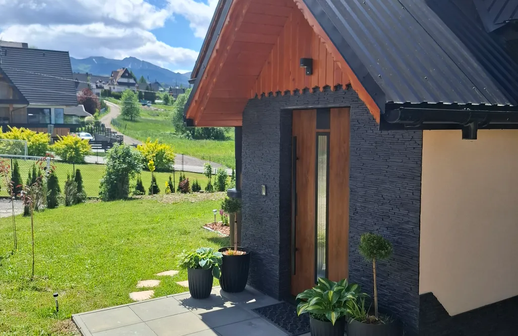 Czerwienne Domki Tatra Loft - pokoje i apartament z widokiem 1