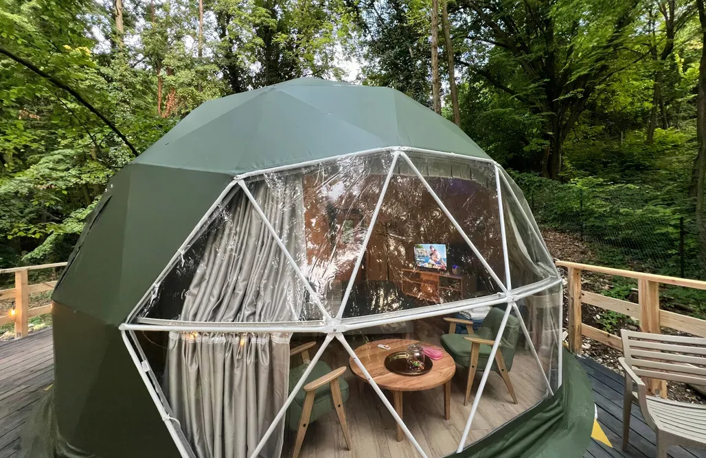 alojamientos AlohaCamp Domek kapsułowy Deluxe na palach pośród drzew 4