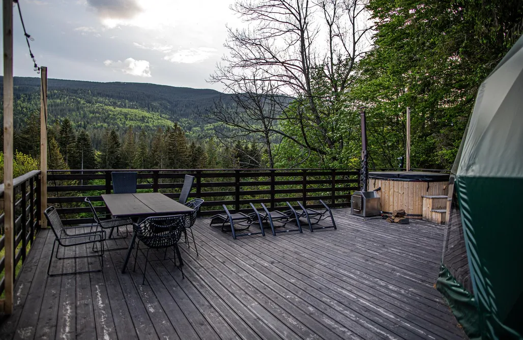 AlohaCamp Namiot Teatralny z balią/jacuzzi opalaną drewnem 1