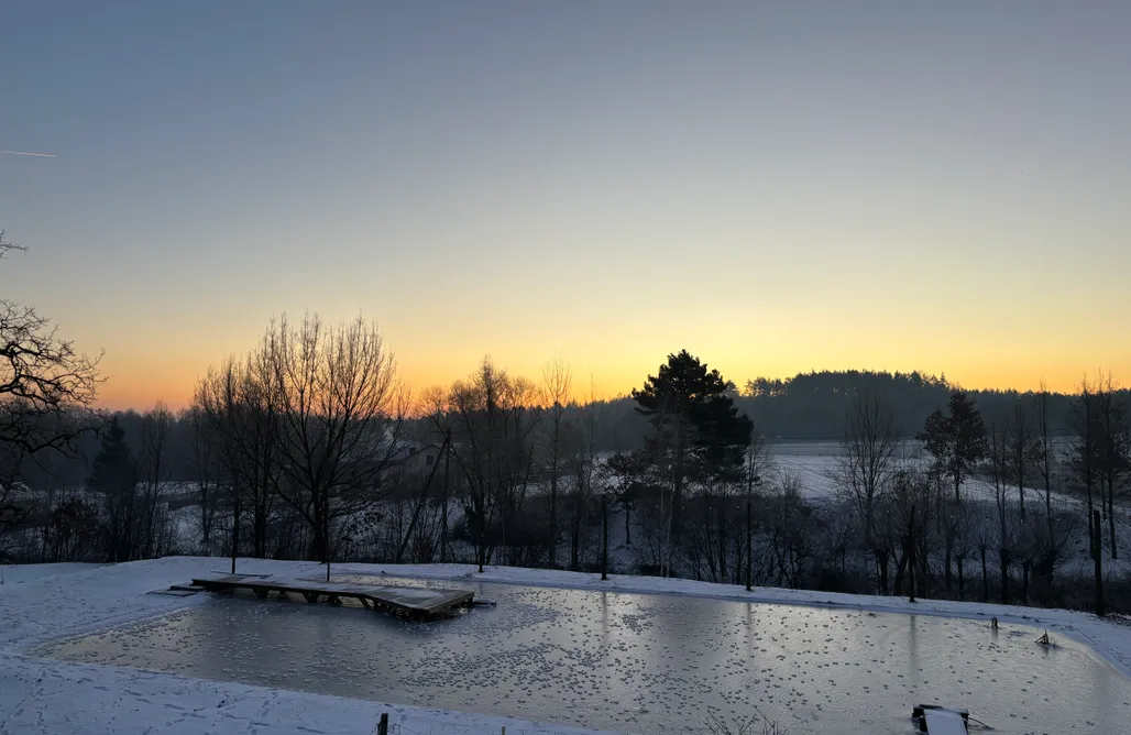 Miejsce na Workation Ośmiokątny dom z widokiem na naturalny basen 1