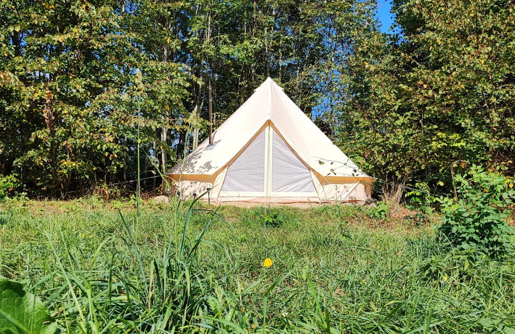 AlohaCamp accommodation Namiot Miłości w Osadzie Przyjaźni 2