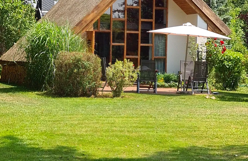 AlohaCamp accommodation Ferienhaus mit  Terrasse in der Mitte der Natur 1