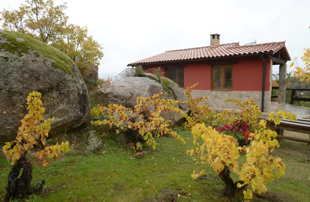 AlohaCamp accommodation Rural Las Viñas Casa Roja  2