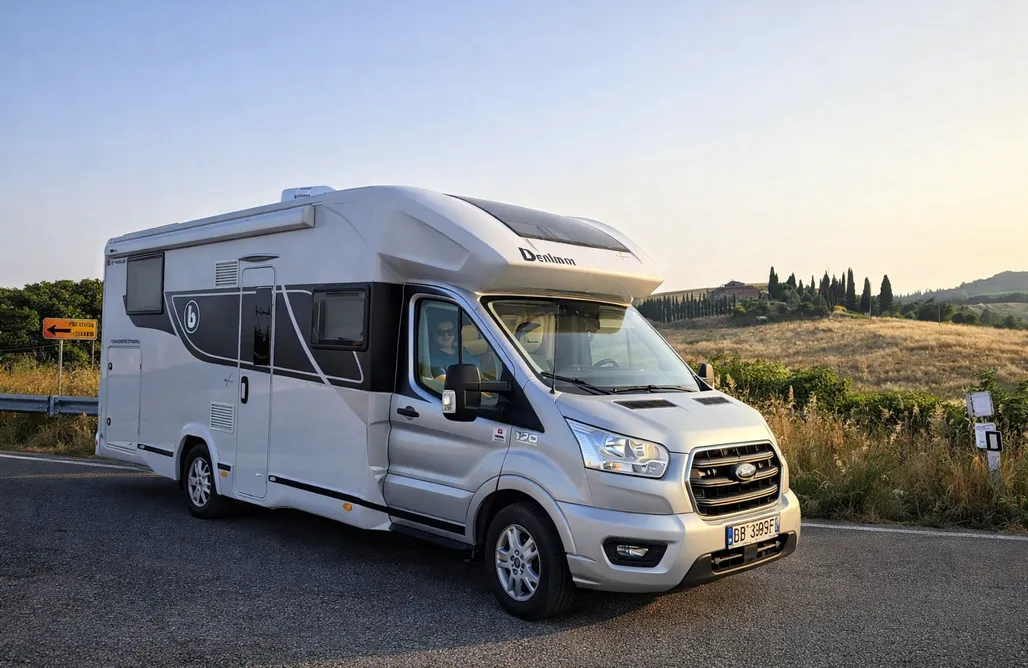 Fajne Miejsca na Wakacje w Polsce Kamper Benimar Tessoro 463 | duży garaż | oddzielny prysznic 2
