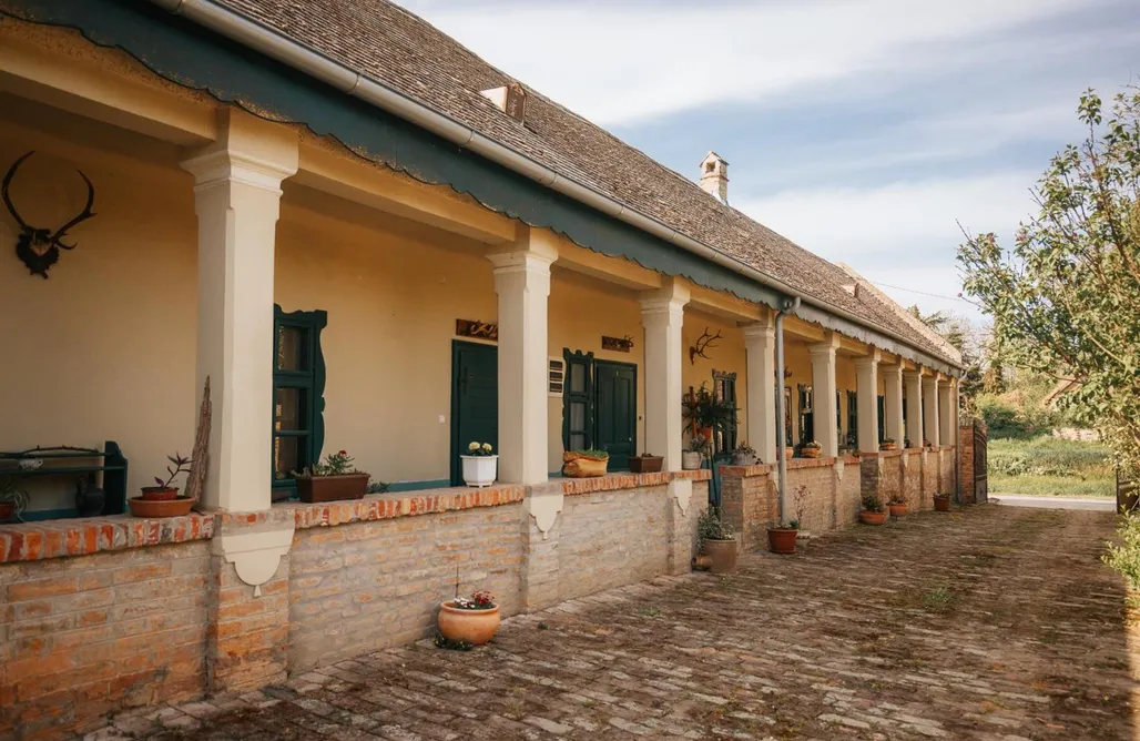 Tradicionalna Kuća Biljkinog oca AlohaCamp
